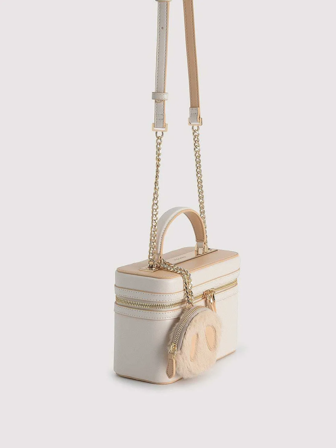 ari_boxy_shoulder_bag_0.webp Ari Boxy Shoulder Bag<PEDRO Store