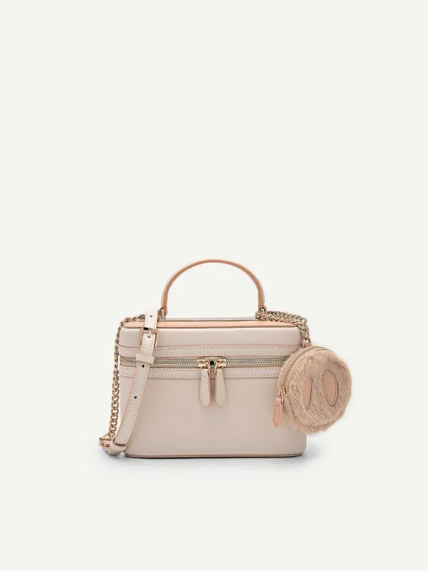ari_boxy_shoulder_bag_2.webp Ari Boxy Shoulder Bag<PEDRO Store