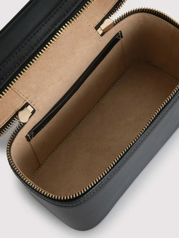 ari_boxy_shoulder_bag_4-1.webp Ari Boxy Shoulder Bag<PEDRO New