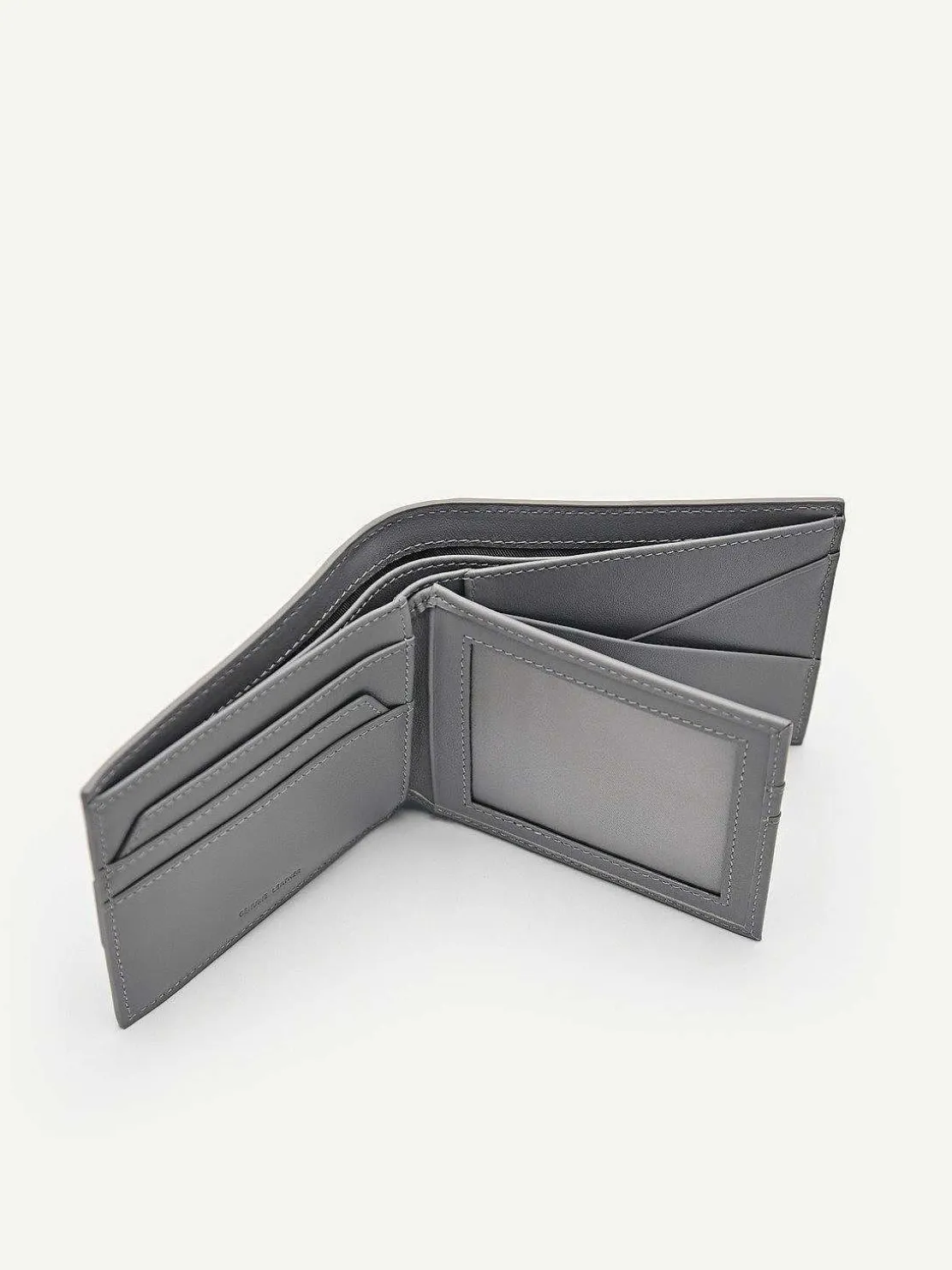 embossed_leather_bifold_f_0-2.webp Embossed Leather Bi-Fold Flip Wallet<PEDRO Hot