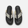 ezra_fabric_thong_sandals_2-1.webp Ezra Fabric Thong Sandals<PEDRO Shop