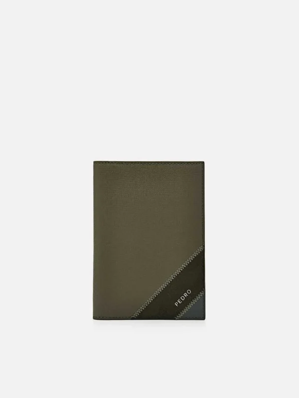 leather_bifold_passport_h_3.webp Leather Bi-Fold Passport Holder<PEDRO Cheap