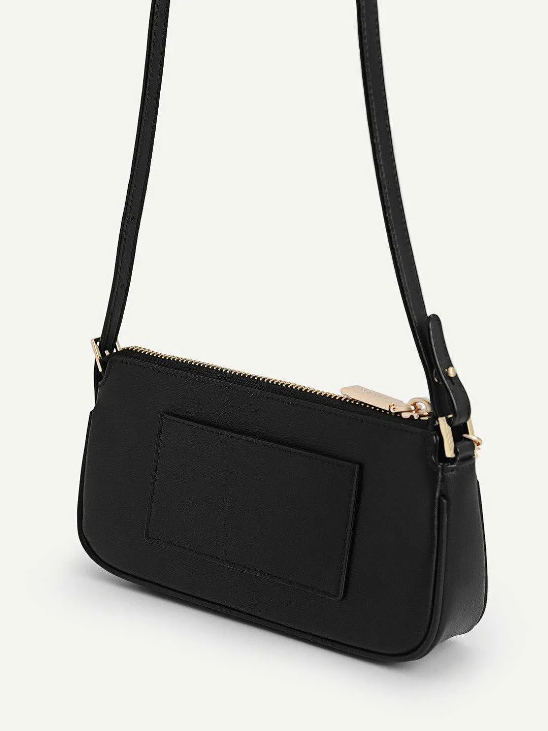leather_chain_detailed_sh_0.webp Leather Chain Detailed Shoulder Bag<PEDRO Flash Sale