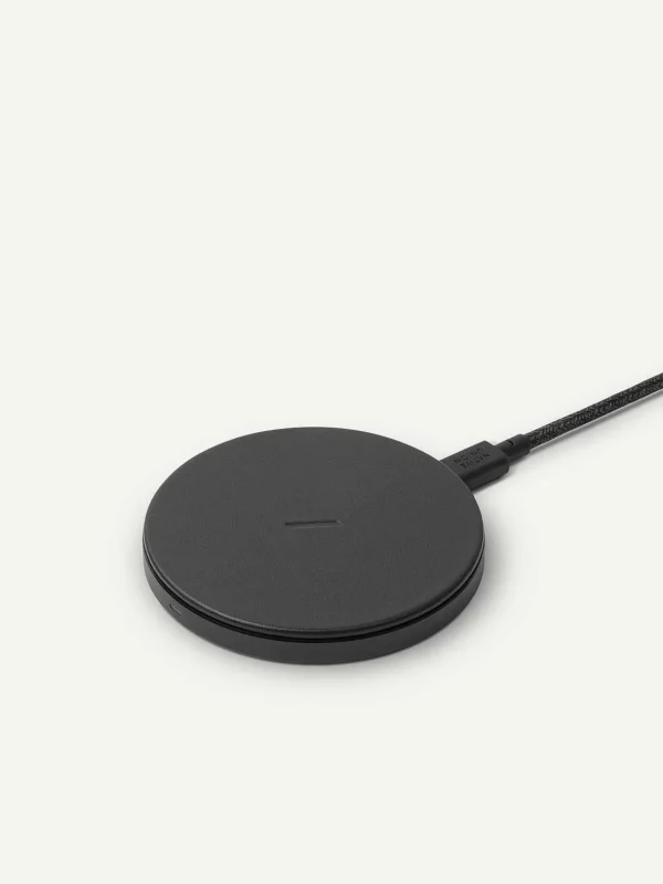 leather_drop_wireless_cha_0-1.webp Leather Drop Wireless Charger<PEDRO Online
