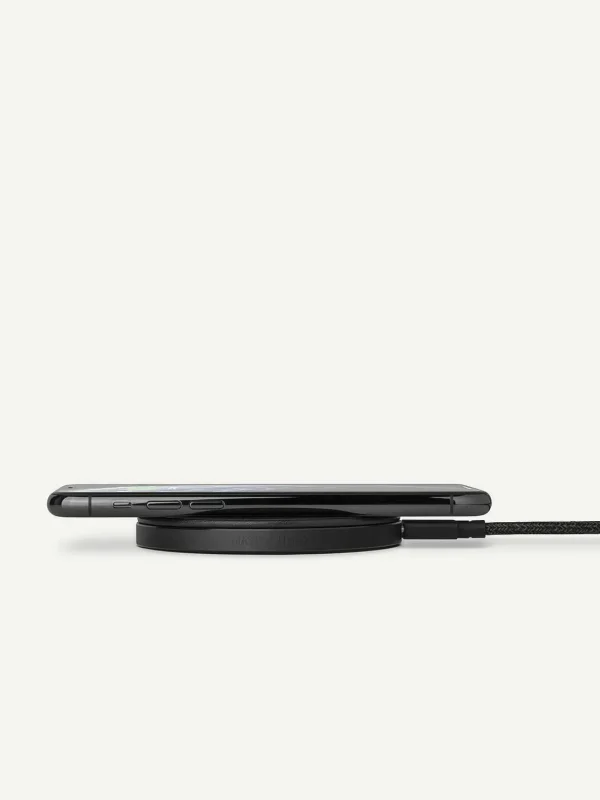 leather_drop_wireless_cha_2-1.webp Leather Drop Wireless Charger<PEDRO Online