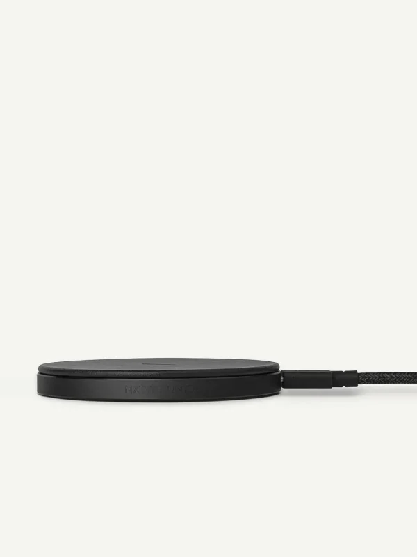 leather_drop_wireless_cha_3-1.webp Leather Drop Wireless Charger<PEDRO Online