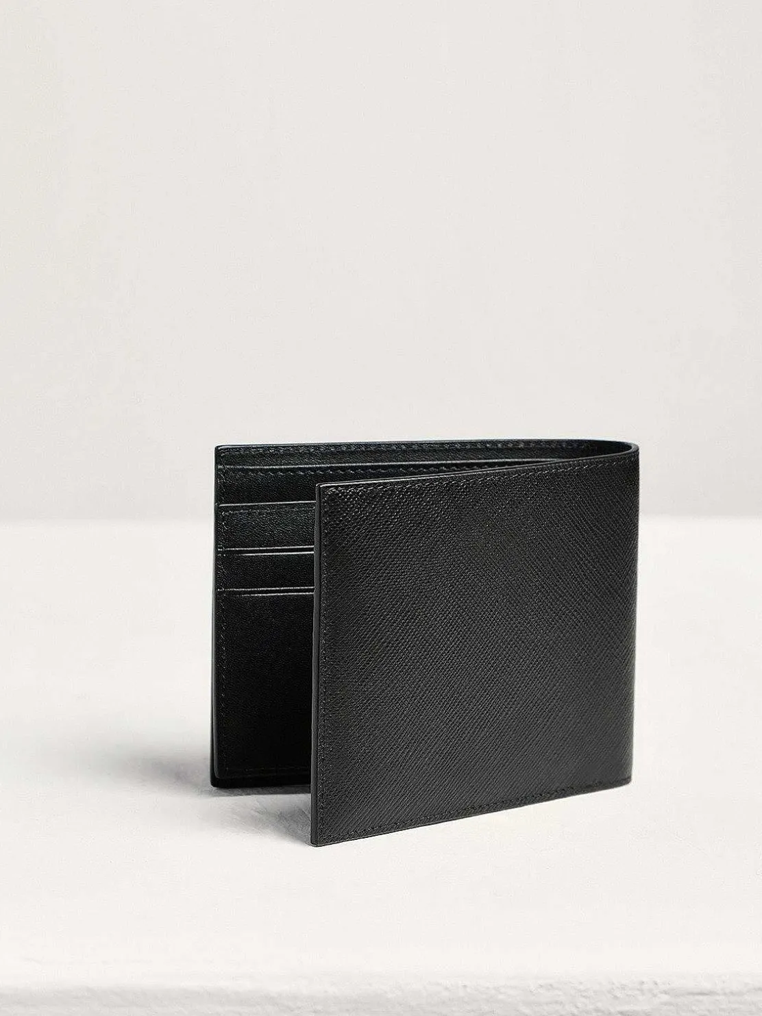 oliver_leather_bifold_wal_0-1.webp Oliver Leather Bi-Fold Wallet With Insert<PEDRO Clearance