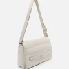 yara_shoulder_bag_7.webp Yara Shoulder Bag<PEDRO Store